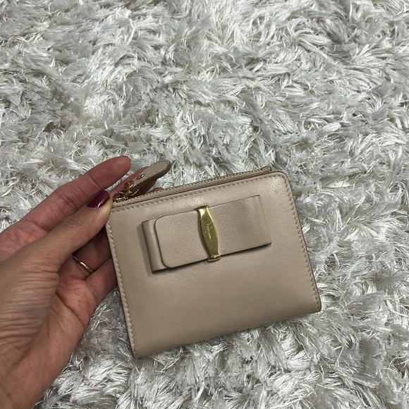 Authentic small Ferragamo wallet - Picture 2 of 8